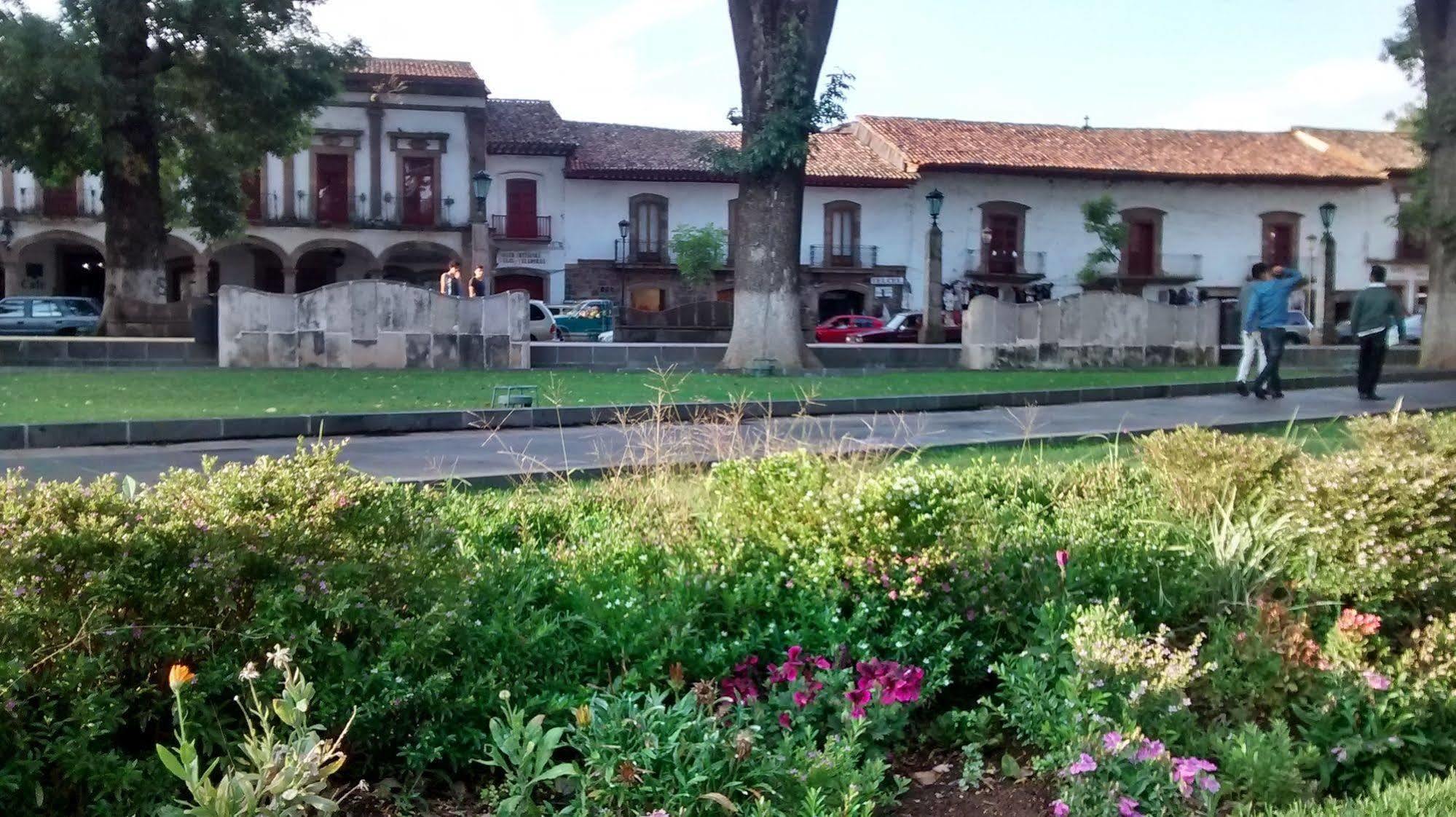 Hotel Casa Del Naranjo Patzcuaro Exterior photo